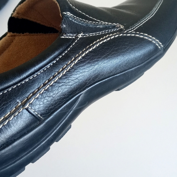 Naturalizer Black Leather Loafers / Flats 8 - Picture 2 of 9